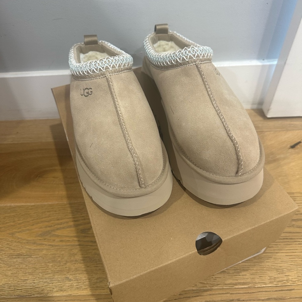 UGG Tazz Light Tan Suede Slip-On